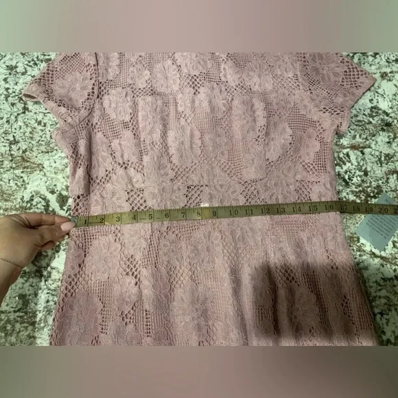 Lace Dress - Picture 3 of 8